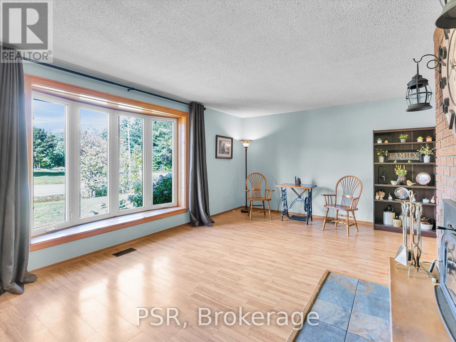 1016 Kahshe Lake Road S, Gravenhurst, Ontario  P0E 1G0 - Photo 12 - X12396465
