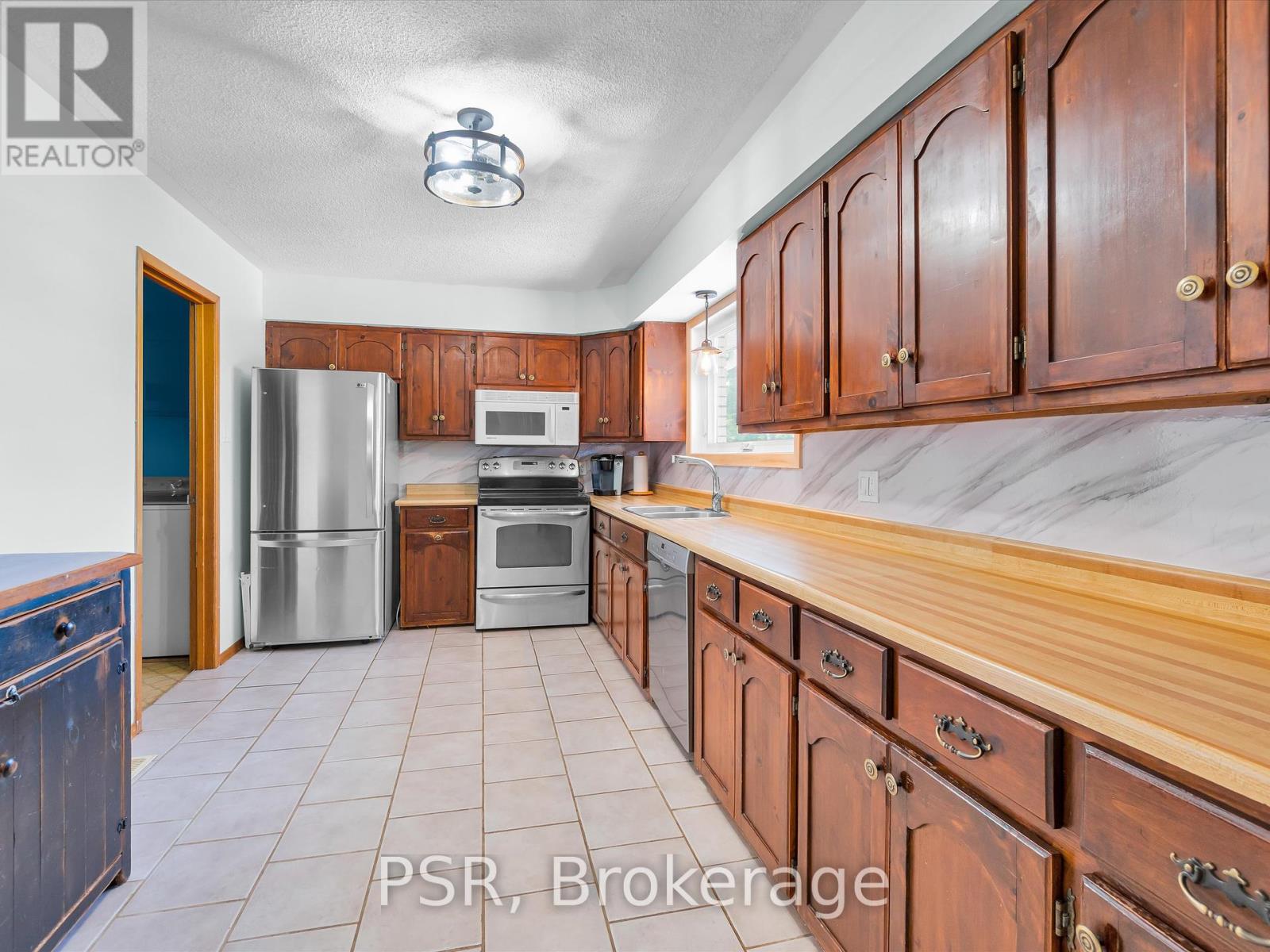 1016 Kahshe Lake Road S, Gravenhurst, Ontario  P0E 1G0 - Photo 19 - X12396465