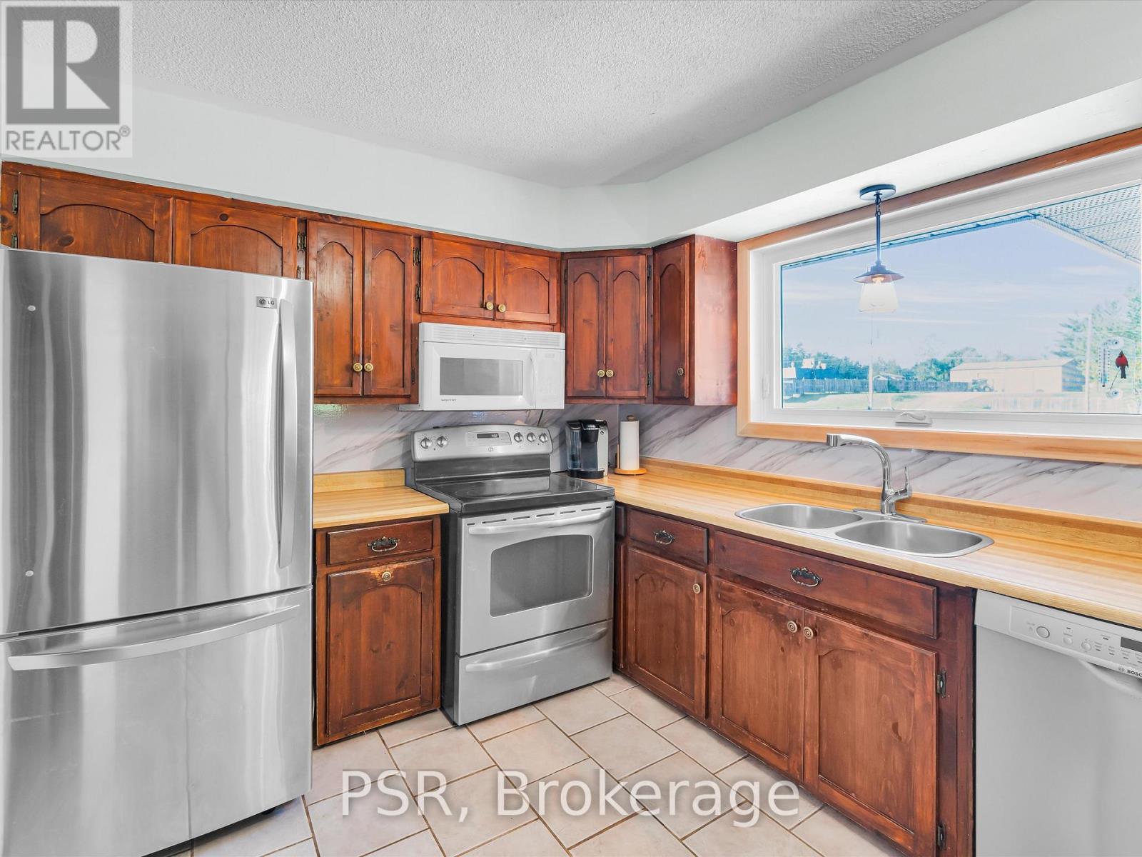 1016 Kahshe Lake Road S, Gravenhurst, Ontario  P0E 1G0 - Photo 21 - X12396465