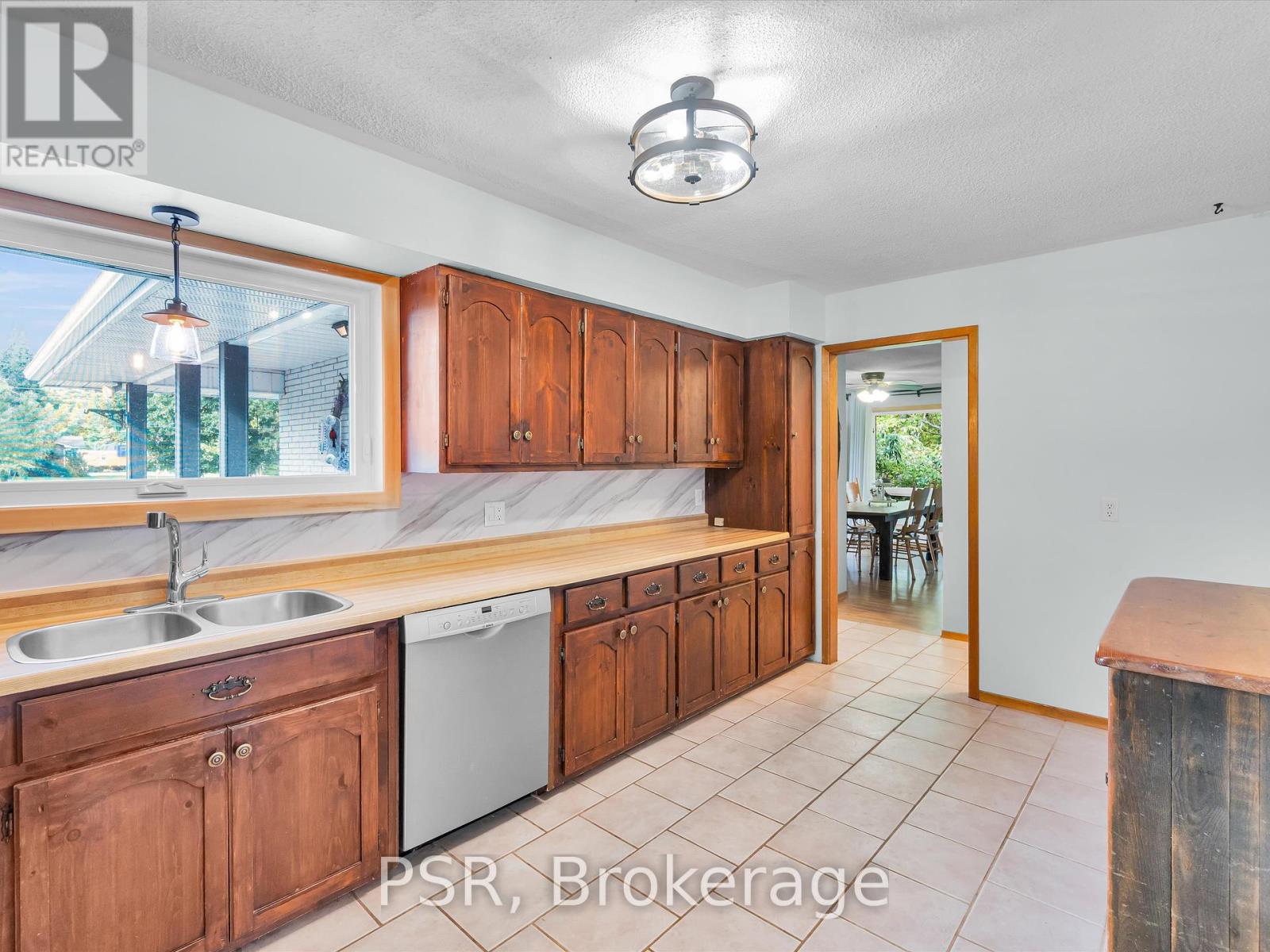 1016 Kahshe Lake Road S, Gravenhurst, Ontario  P0E 1G0 - Photo 23 - X12396465