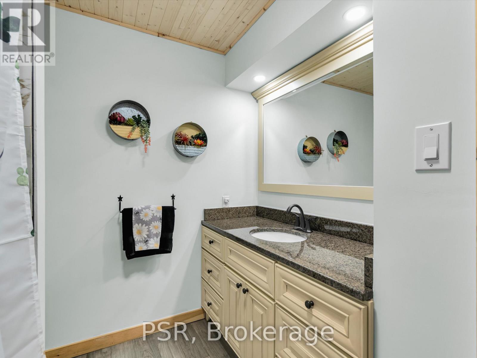 1016 Kahshe Lake Road S, Gravenhurst, Ontario  P0E 1G0 - Photo 32 - X12396465