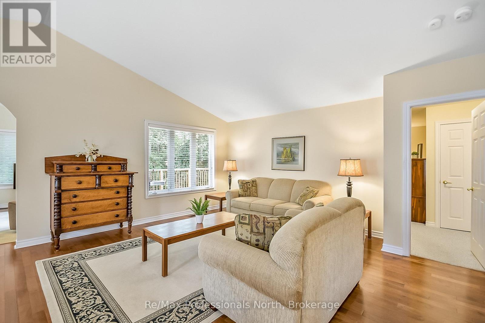 136 Hedgewood Lane, Gravenhurst, Ontario  P1P 1Z4 - Photo 12 - X12396497
