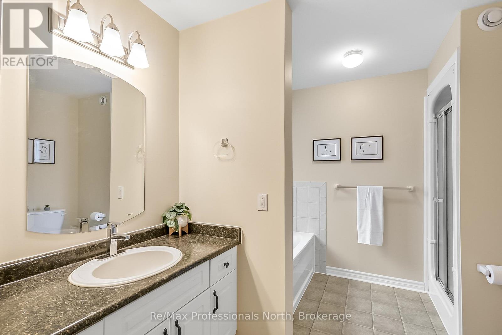 136 Hedgewood Lane, Gravenhurst, Ontario  P1P 1Z4 - Photo 18 - X12396497