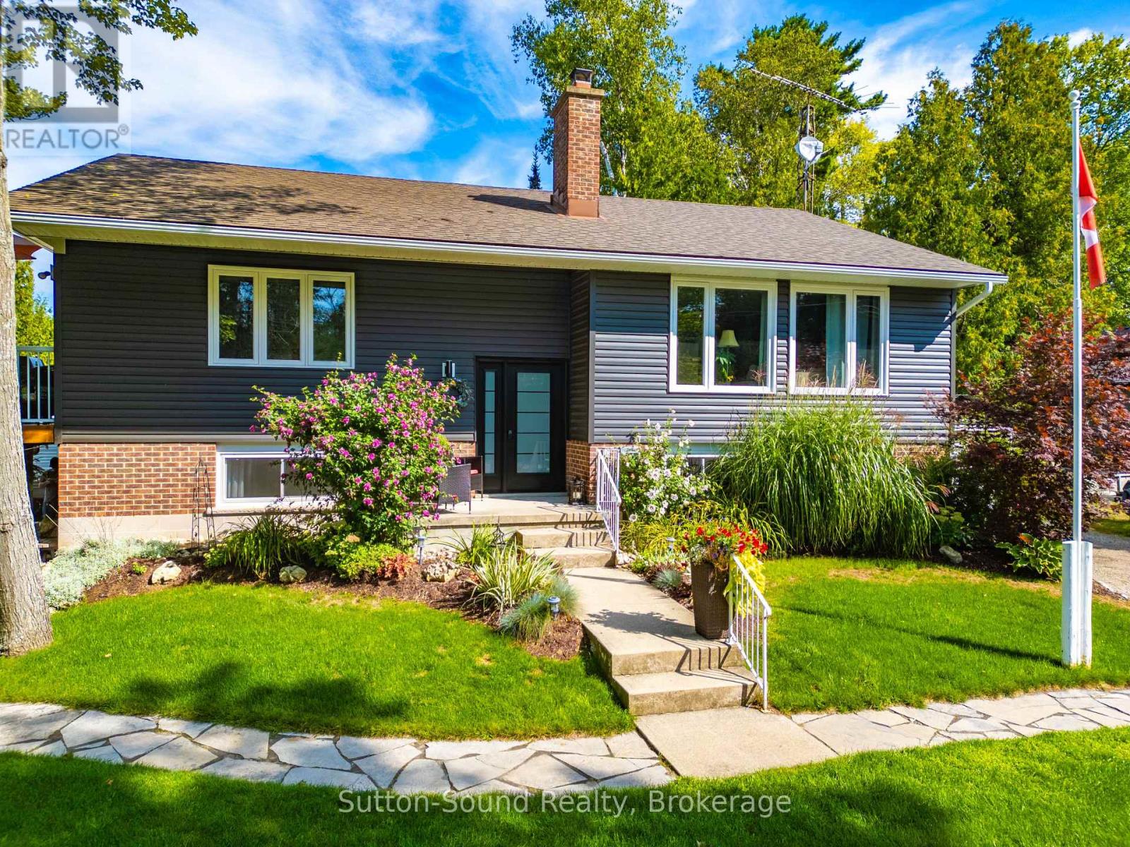 403 Simcoe Avenue, South Bruce Peninsula, Ontario  N0H 2G0 - Photo 1 - X12396640