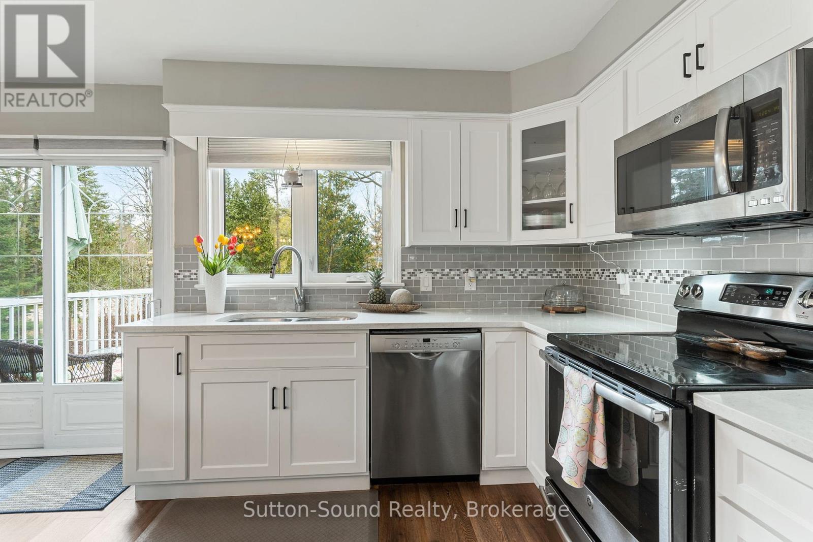 403 Simcoe Avenue, South Bruce Peninsula, Ontario  N0H 2G0 - Photo 12 - X12396640