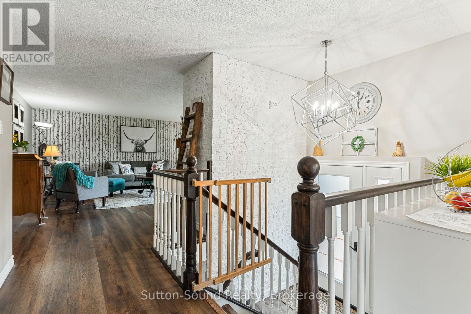 403 Simcoe Avenue, South Bruce Peninsula, Ontario  N0H 2G0 - Photo 5 - X12396640