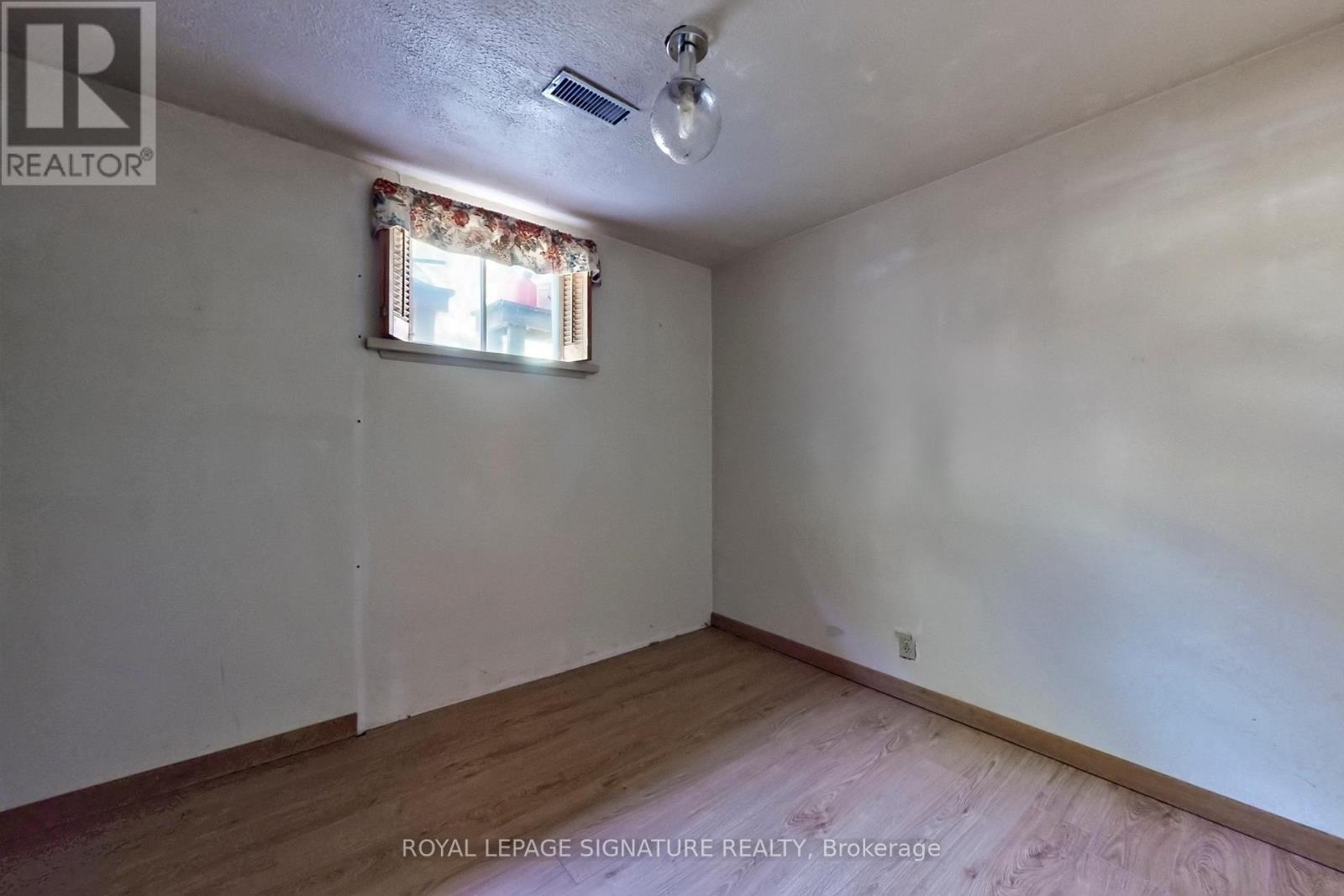 2 - 559 Drymen Crescent, Mississauga, Ontario  L5G 2N9 - Photo 13 - W12396363