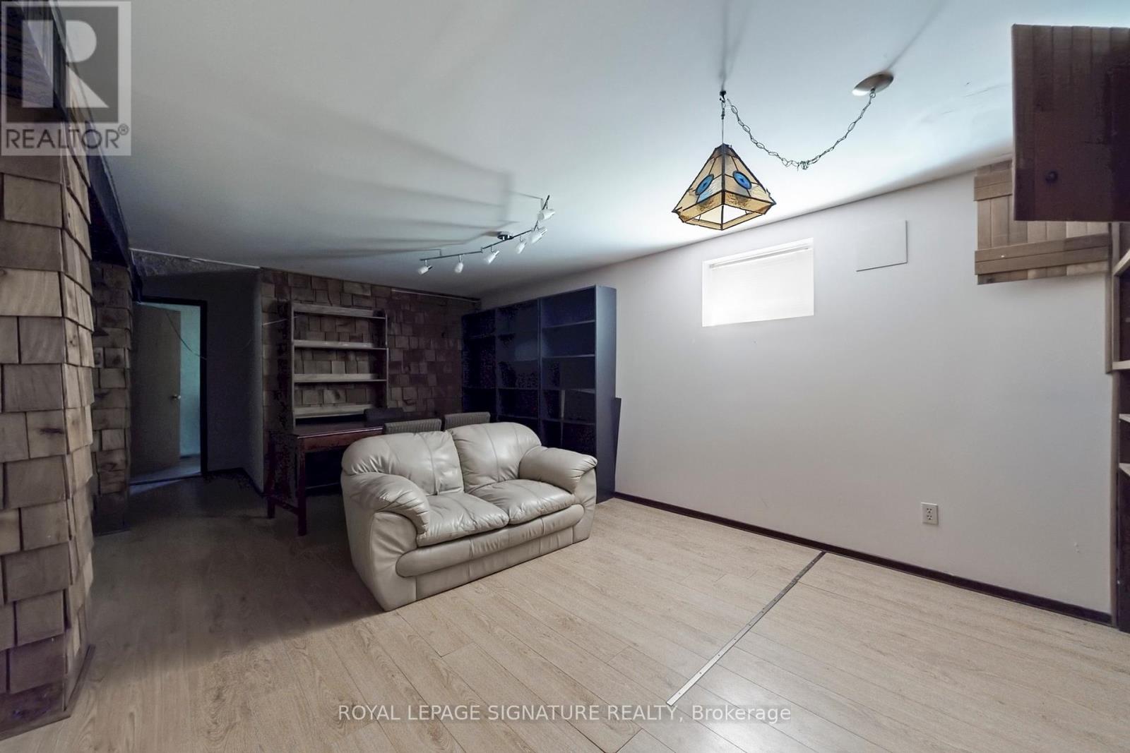 2 - 559 Drymen Crescent, Mississauga, Ontario  L5G 2N9 - Photo 8 - W12396363