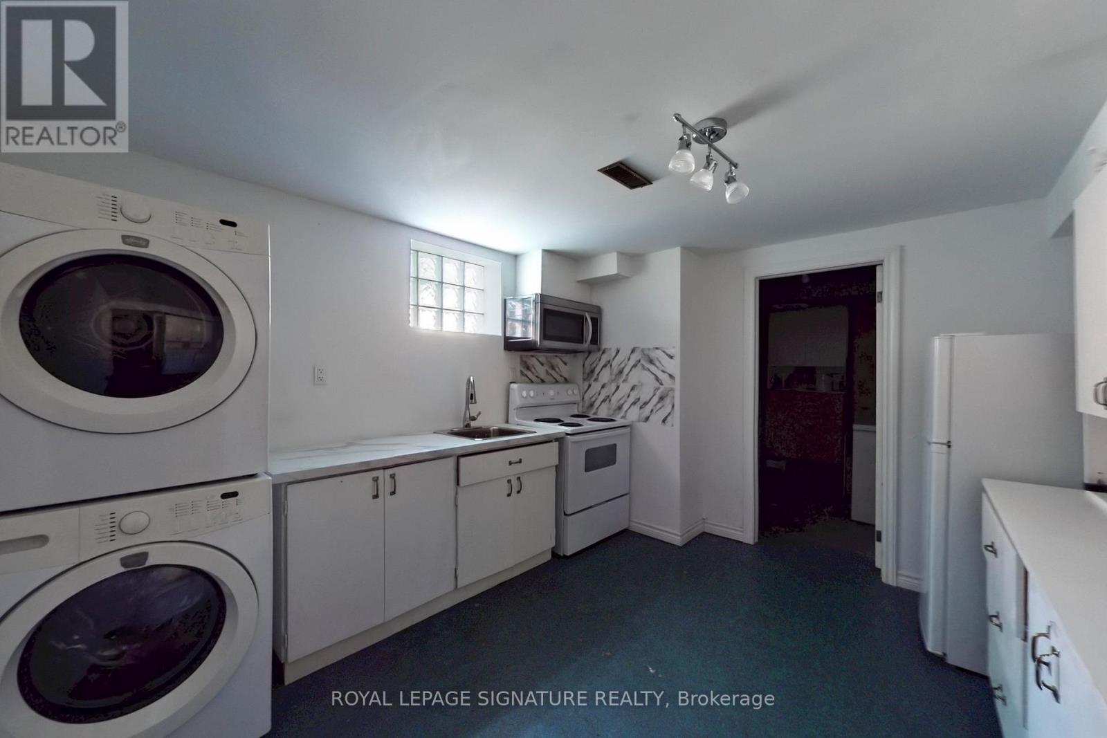 2 - 559 Drymen Crescent, Mississauga, Ontario  L5G 2N9 - Photo 9 - W12396363