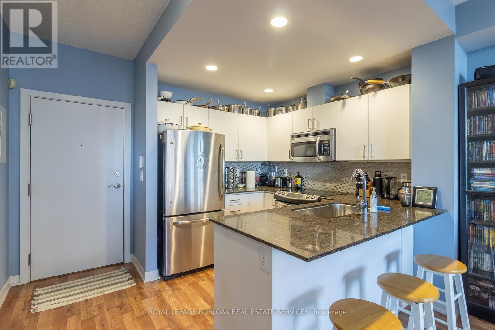 1408 - 551 Maple Avenue, Burlington, Ontario  L7S 1M7 - Photo 3 - W12396384