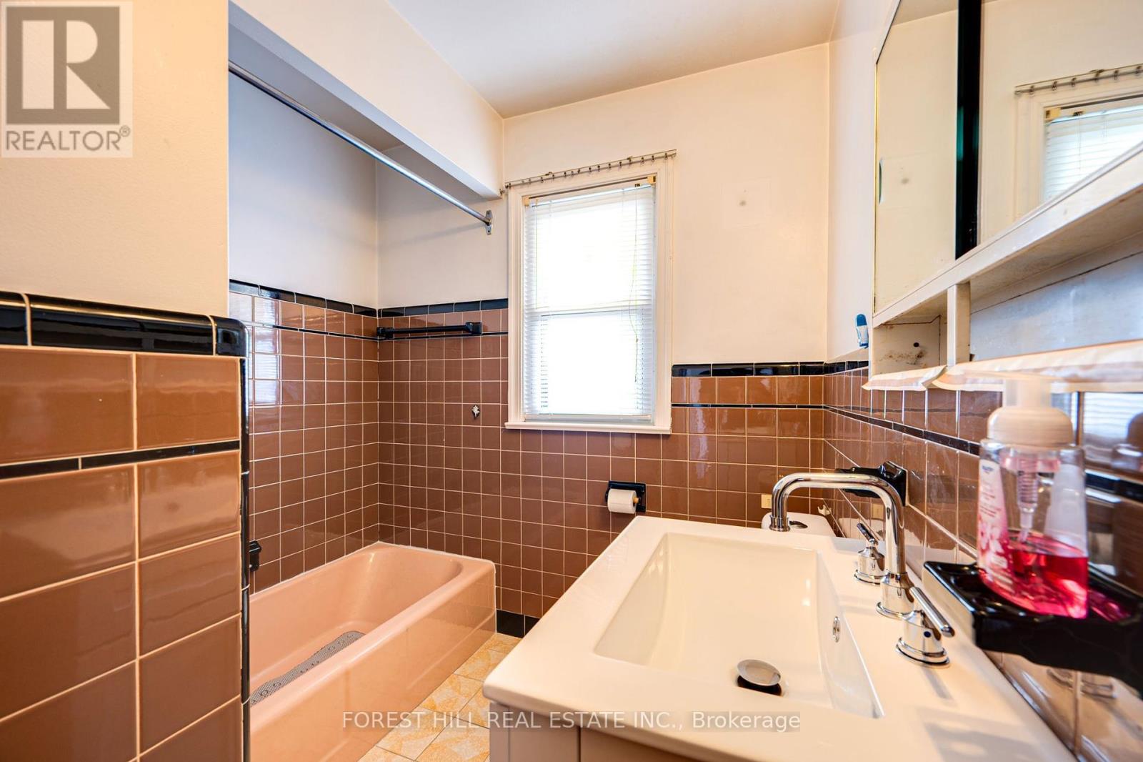 73 Talent Crescent, Toronto, Ontario  M9M 2N5 - Photo 11 - W12396446