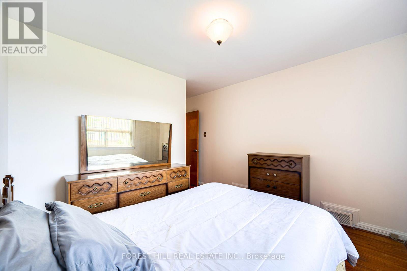 73 Talent Crescent, Toronto, Ontario  M9M 2N5 - Photo 8 - W12396446