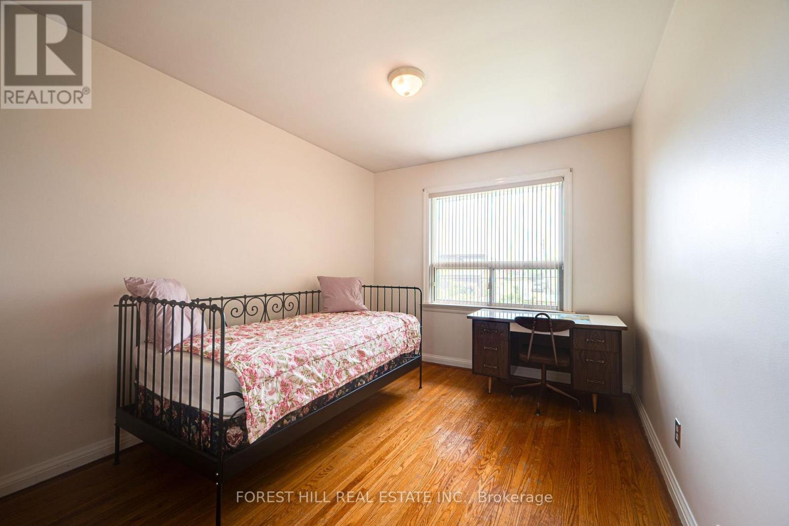 73 Talent Crescent, Toronto, Ontario  M9M 2N5 - Photo 9 - W12396446