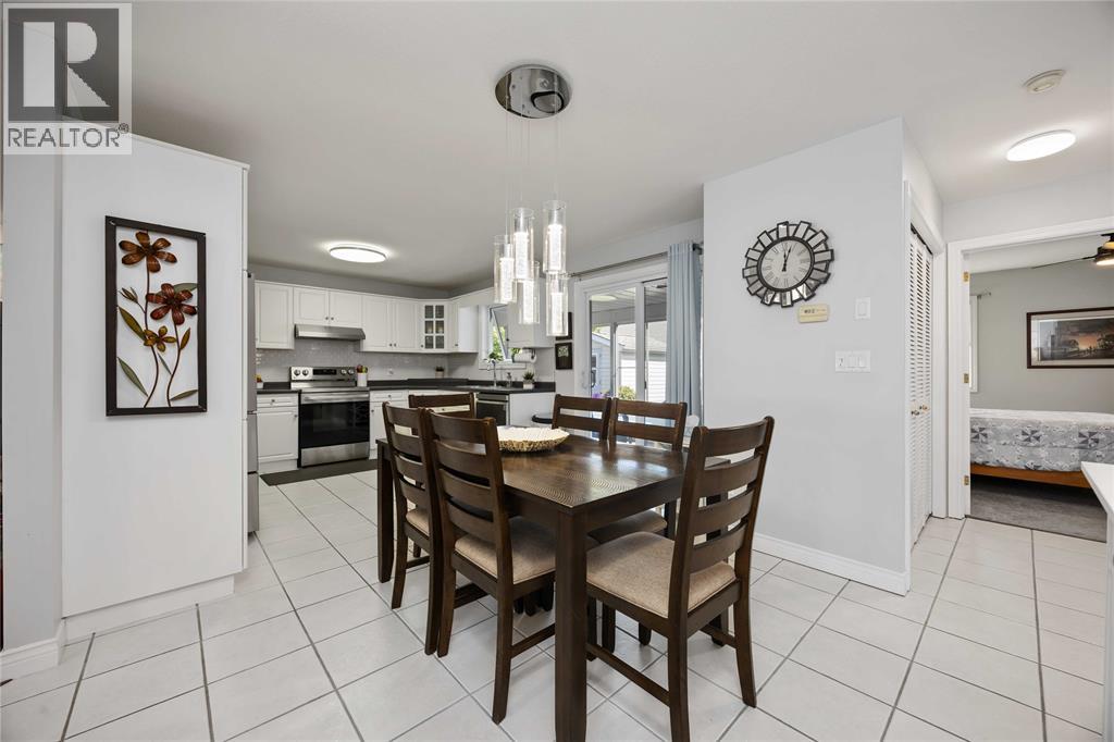 5700 Blackwell Sideroad Unit# 407, Sarnia, Ontario  N7X 1B7 - Photo 14 - 25022309