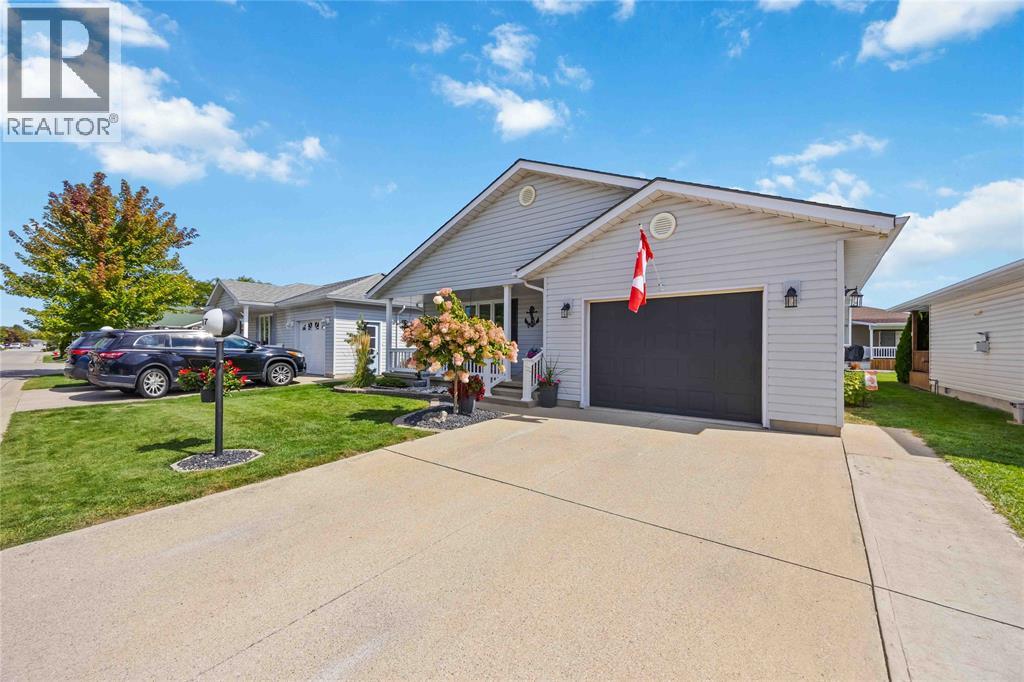 5700 Blackwell Sideroad Unit# 407, Sarnia, Ontario  N7X 1B7 - Photo 3 - 25022309