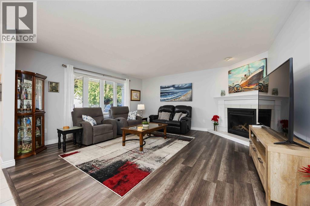 5700 Blackwell Sideroad Unit# 407, Sarnia, Ontario  N7X 1B7 - Photo 9 - 25022309