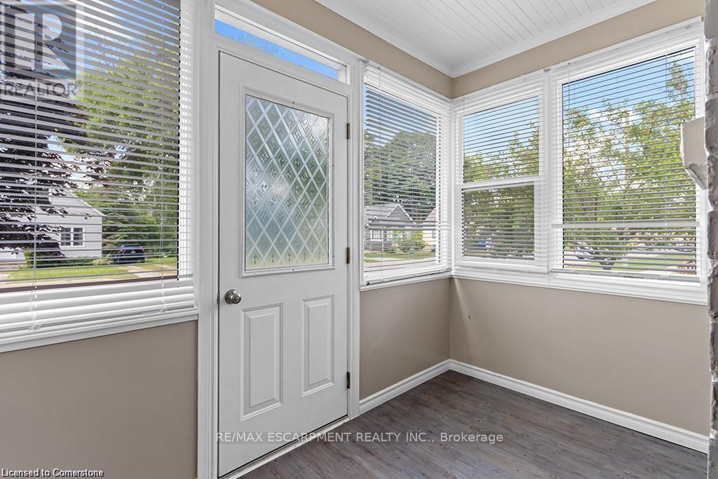 119 7th Street, Hanover, Ontario  N4N 1G3 - Photo 11 - X12396391