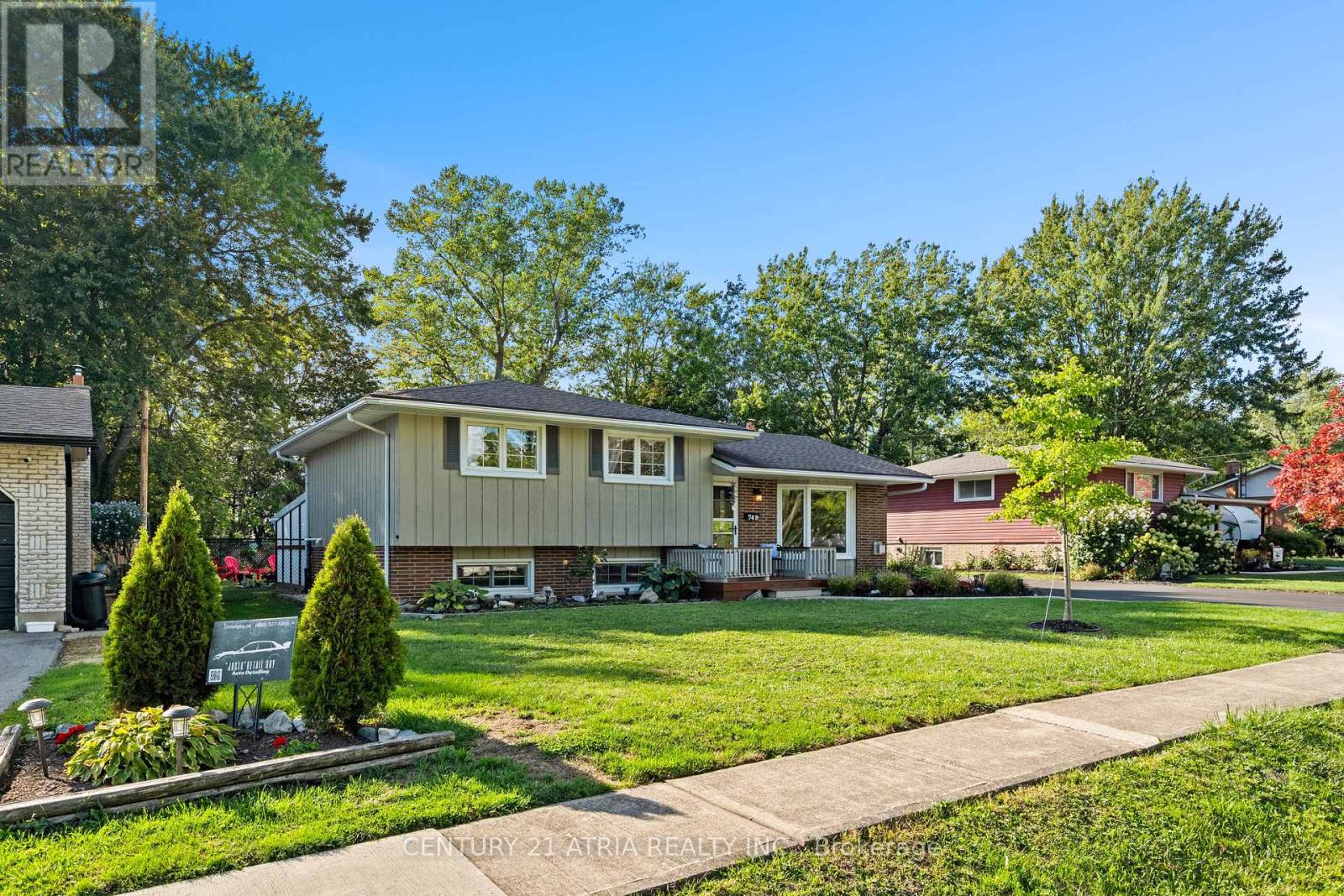 749 Ferndale Avenue, Fort Erie, Ontario  L2A 5E1 - Photo 1 - X12396440