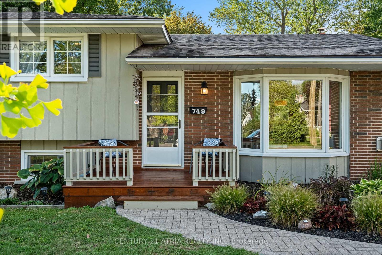 749 Ferndale Avenue, Fort Erie, Ontario  L2A 5E1 - Photo 3 - X12396440