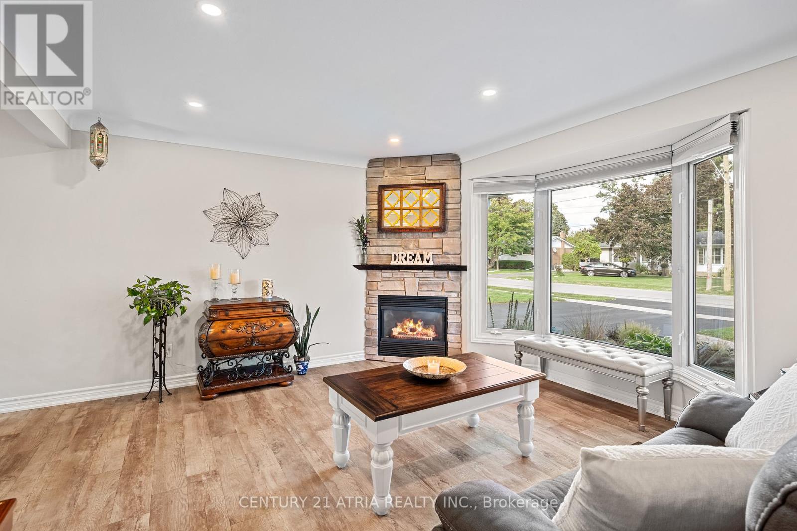 749 Ferndale Avenue, Fort Erie, Ontario  L2A 5E1 - Photo 4 - X12396440