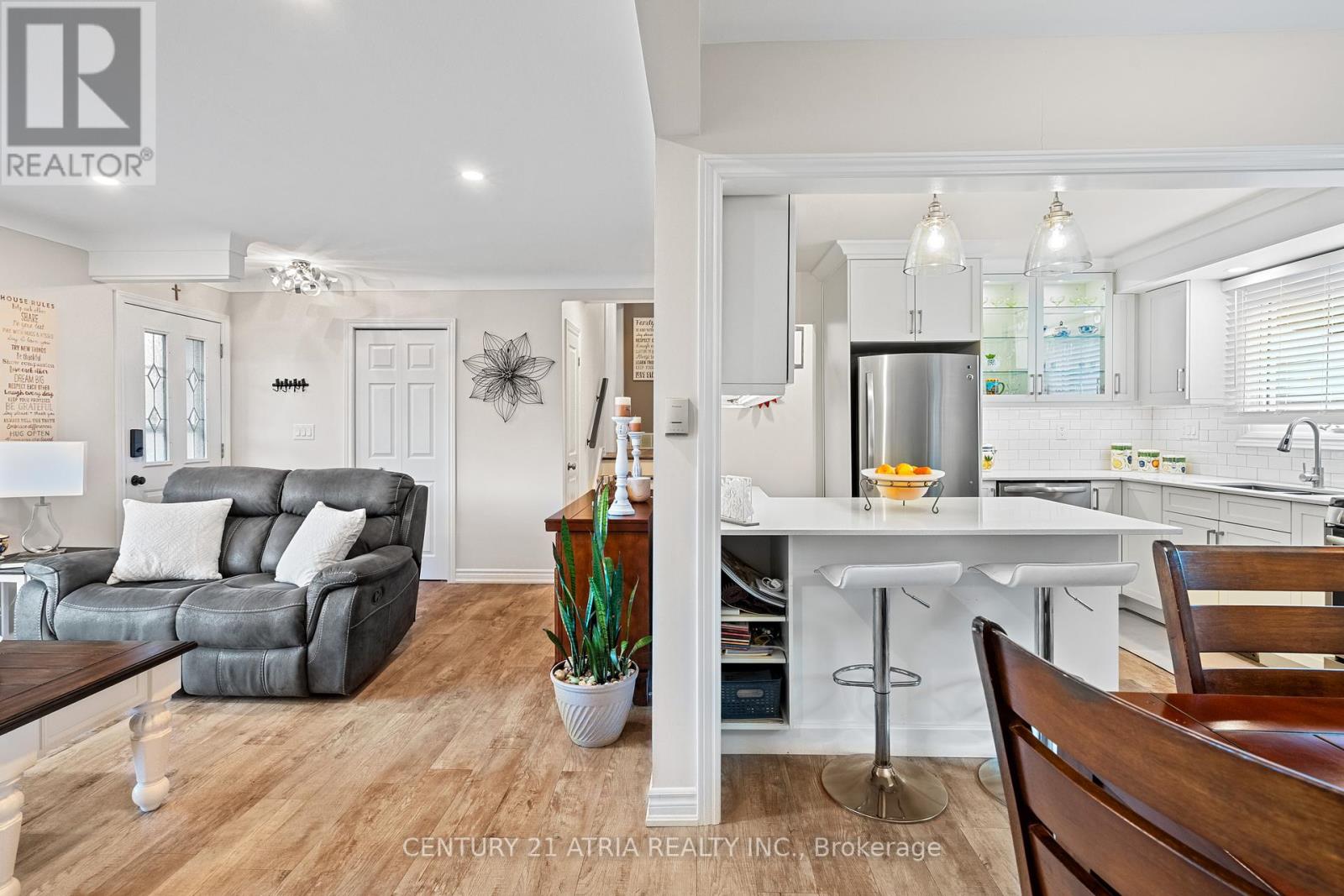 749 Ferndale Avenue, Fort Erie, Ontario  L2A 5E1 - Photo 6 - X12396440