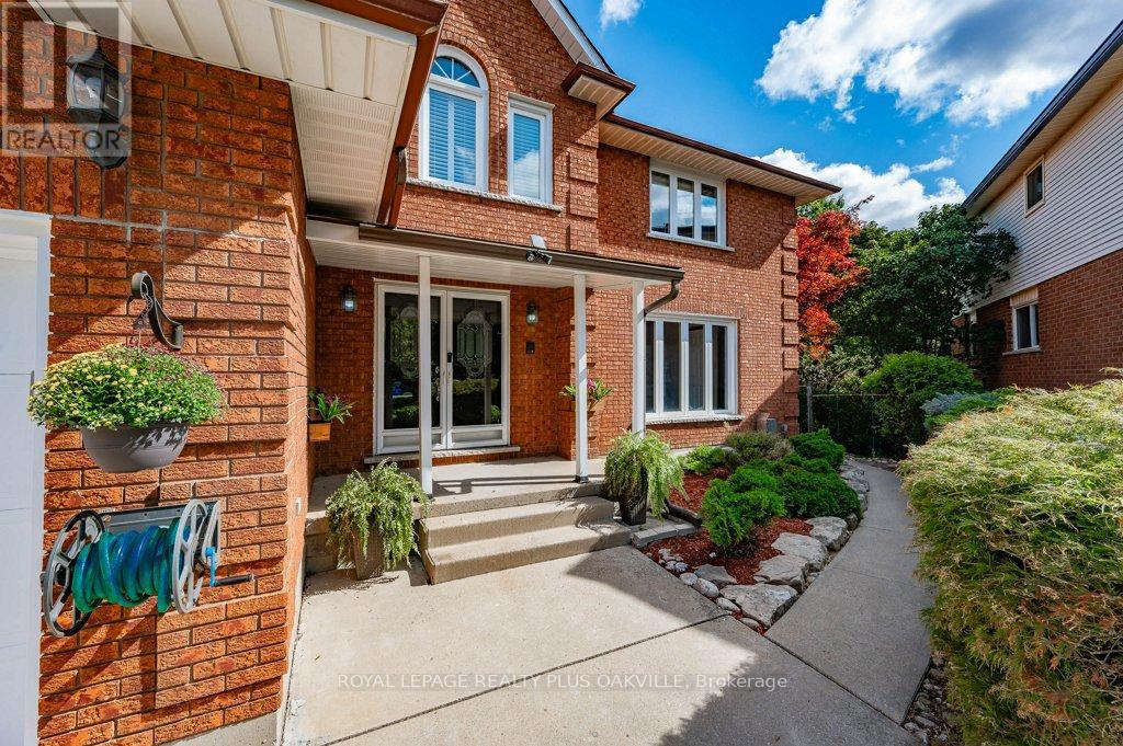 67 Horizon Court, Hamilton (Falkirk), Ontario  L9B 1W9 - Photo 4 - X12396459