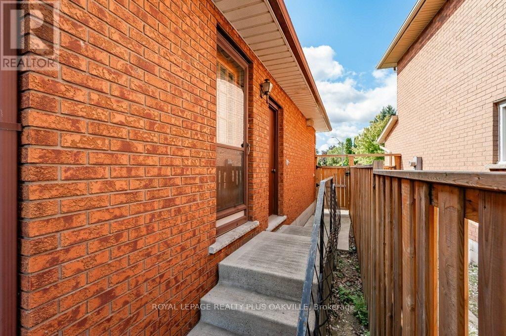 67 Horizon Court, Hamilton (Falkirk), Ontario  L9B 1W9 - Photo 41 - X12396459
