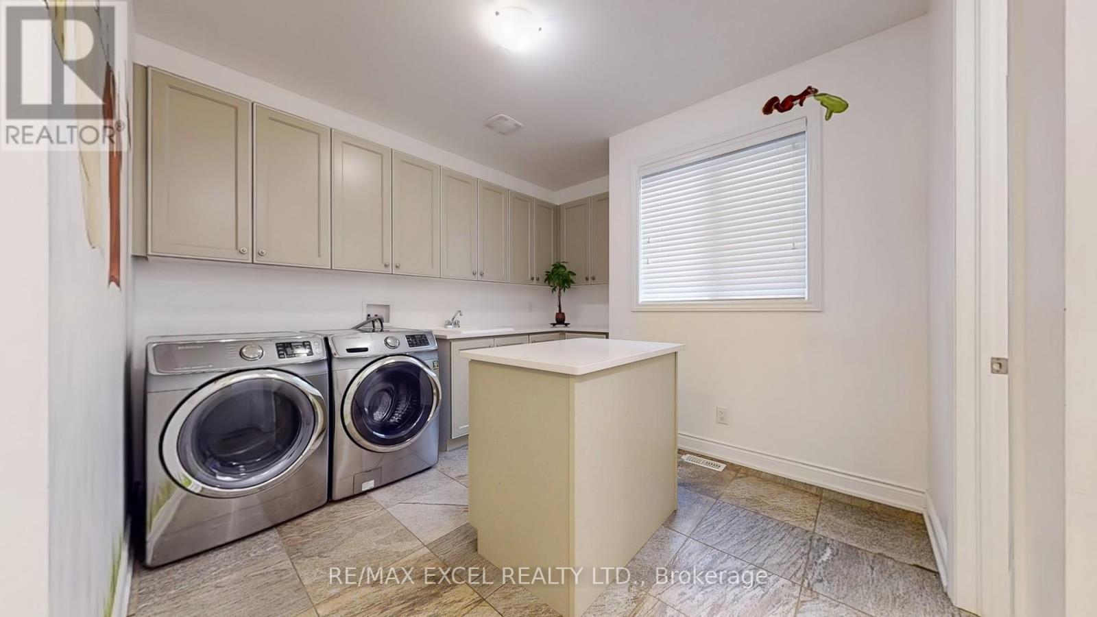 215 Coon's Road, Richmond Hill, Ontario  L4E 4R3 - Photo 21 - N12396094
