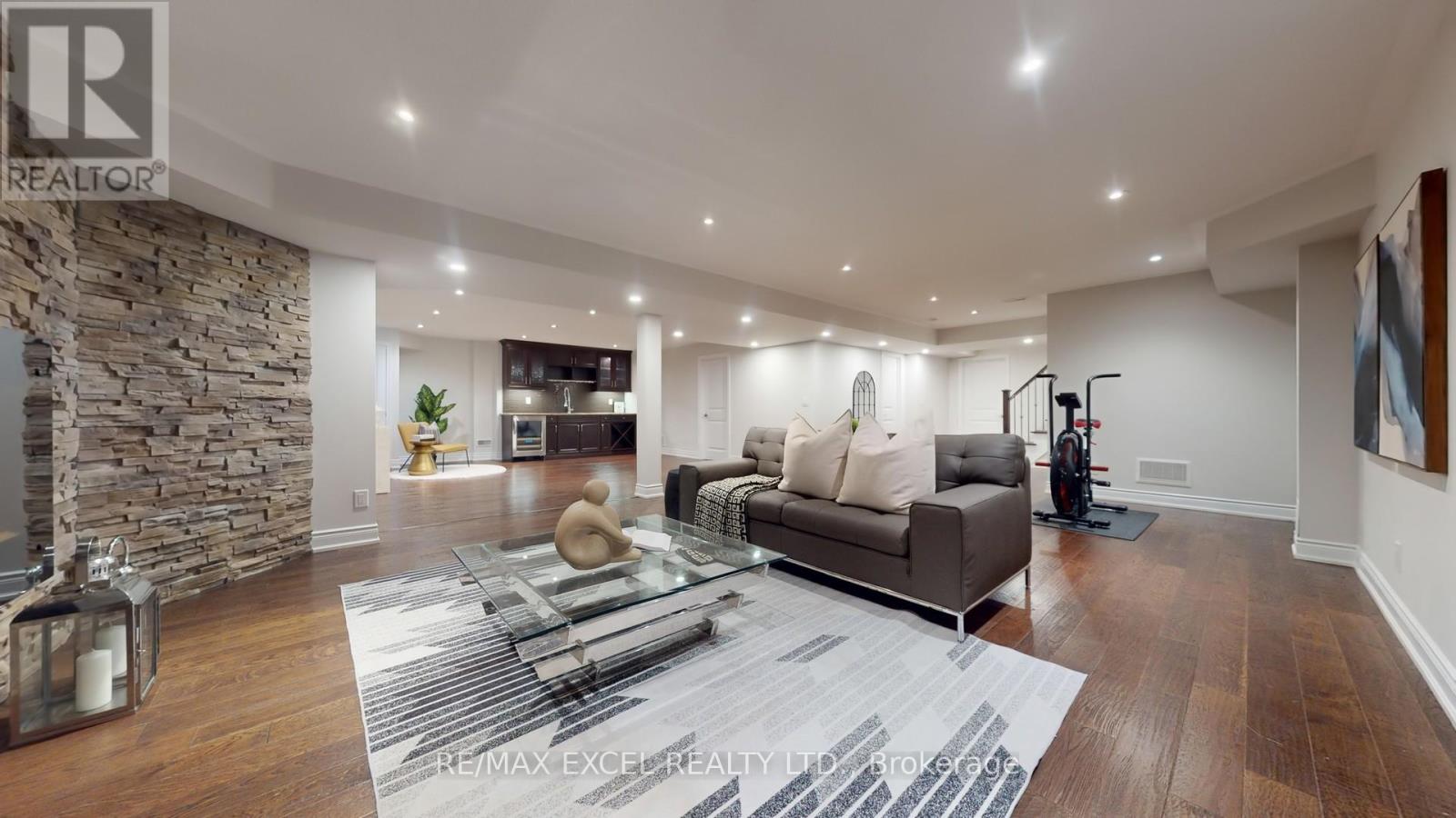 215 Coon's Road, Richmond Hill, Ontario  L4E 4R3 - Photo 43 - N12396094