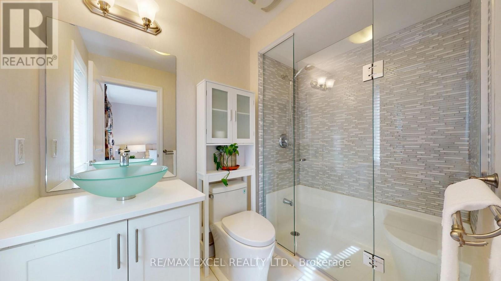 215 Coon's Road, Richmond Hill, Ontario  L4E 4R3 - Photo 33 - N12396094