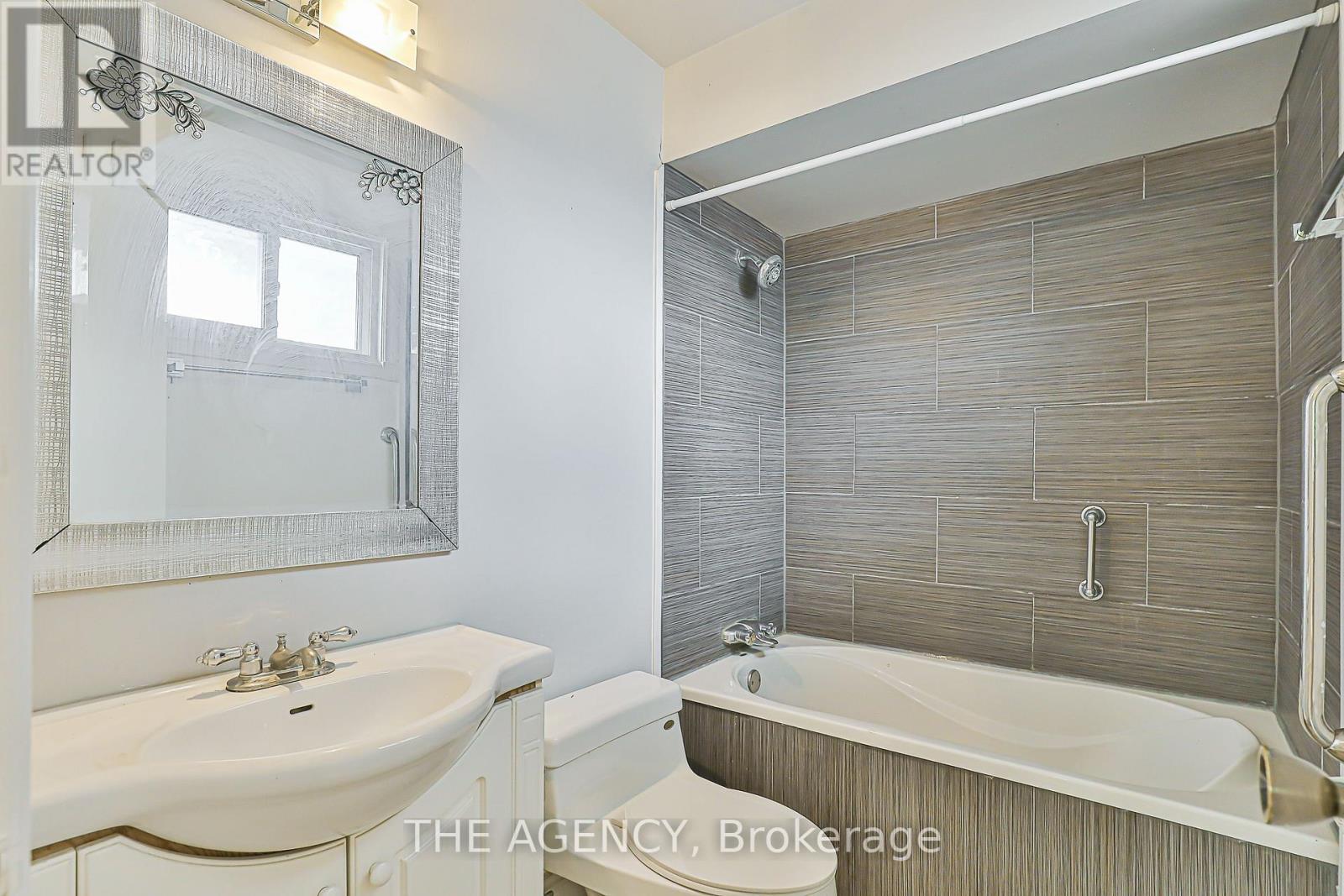 310 Primrose Lane, Newmarket, Ontario  L3Y 5Y9 - Photo 18 - N12392262