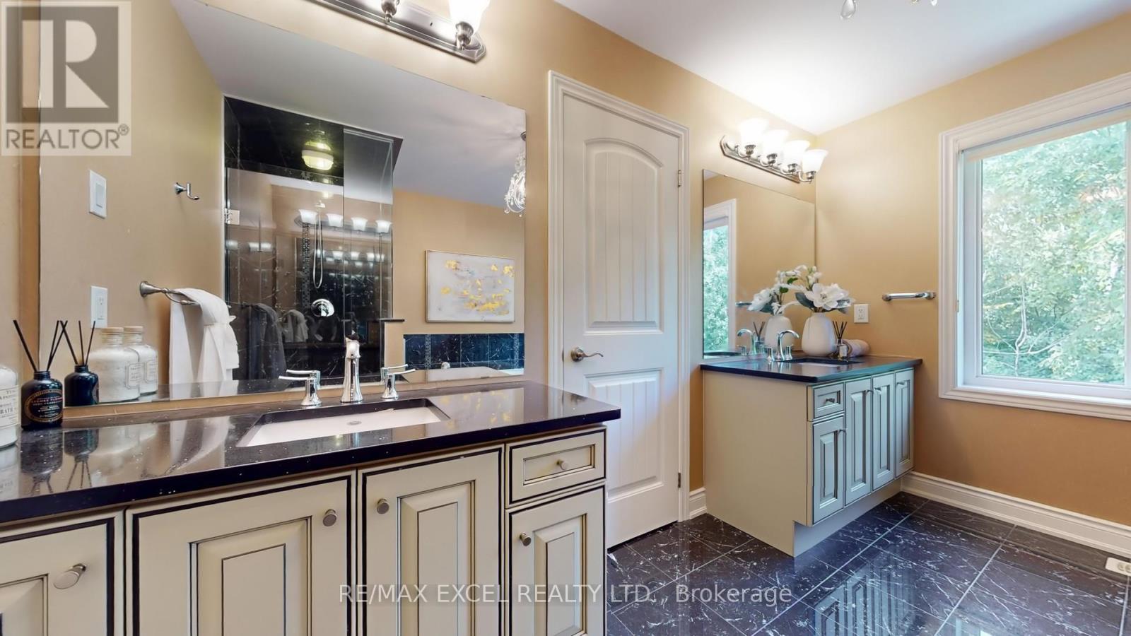 215 Coon's Road, Richmond Hill, Ontario  L4E 4R3 - Photo 28 - N12396094