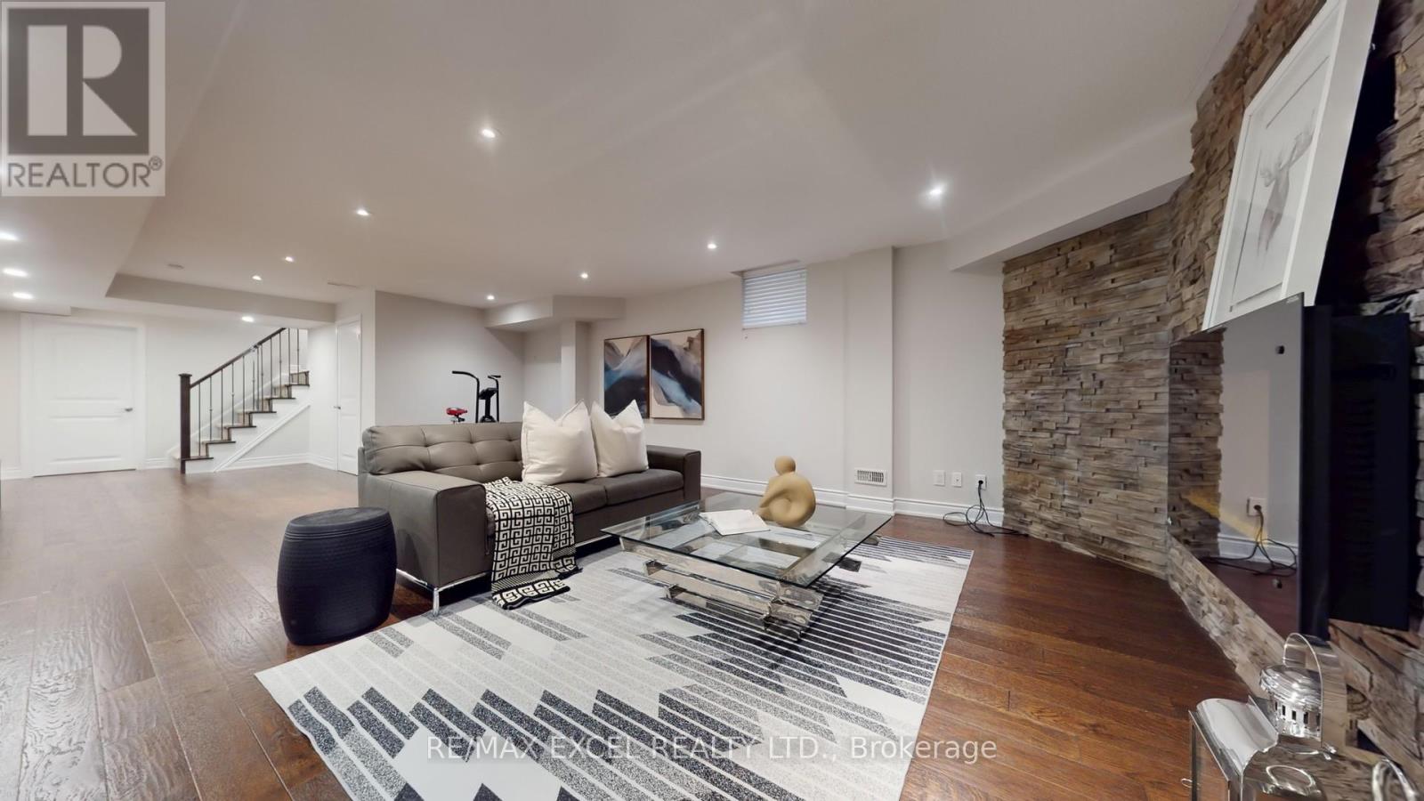 215 Coon's Road, Richmond Hill, Ontario  L4E 4R3 - Photo 42 - N12396094