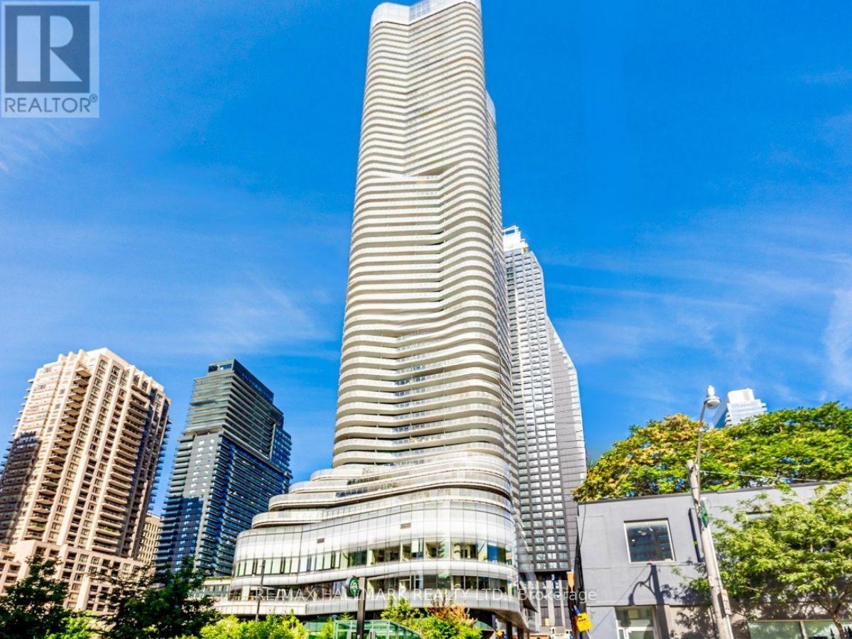 3909 - 11 Wellesley Street W, Toronto (Bay Street Corridor), Ontario  M4Y 0G4 - Photo 1 - C12396488