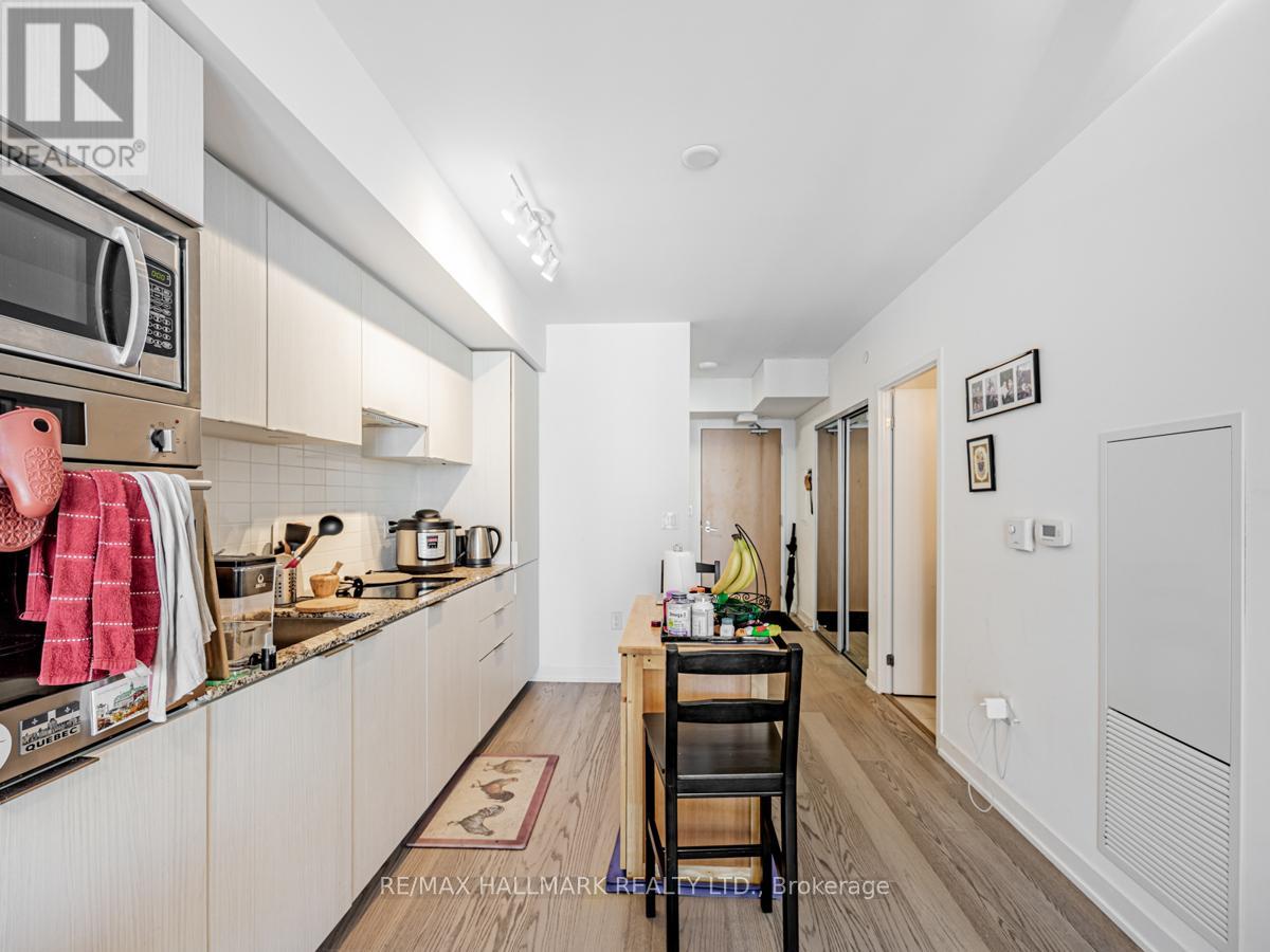 3909 - 11 Wellesley Street W, Toronto, Ontario  M4Y 0G4 - Photo 10 - C12396488