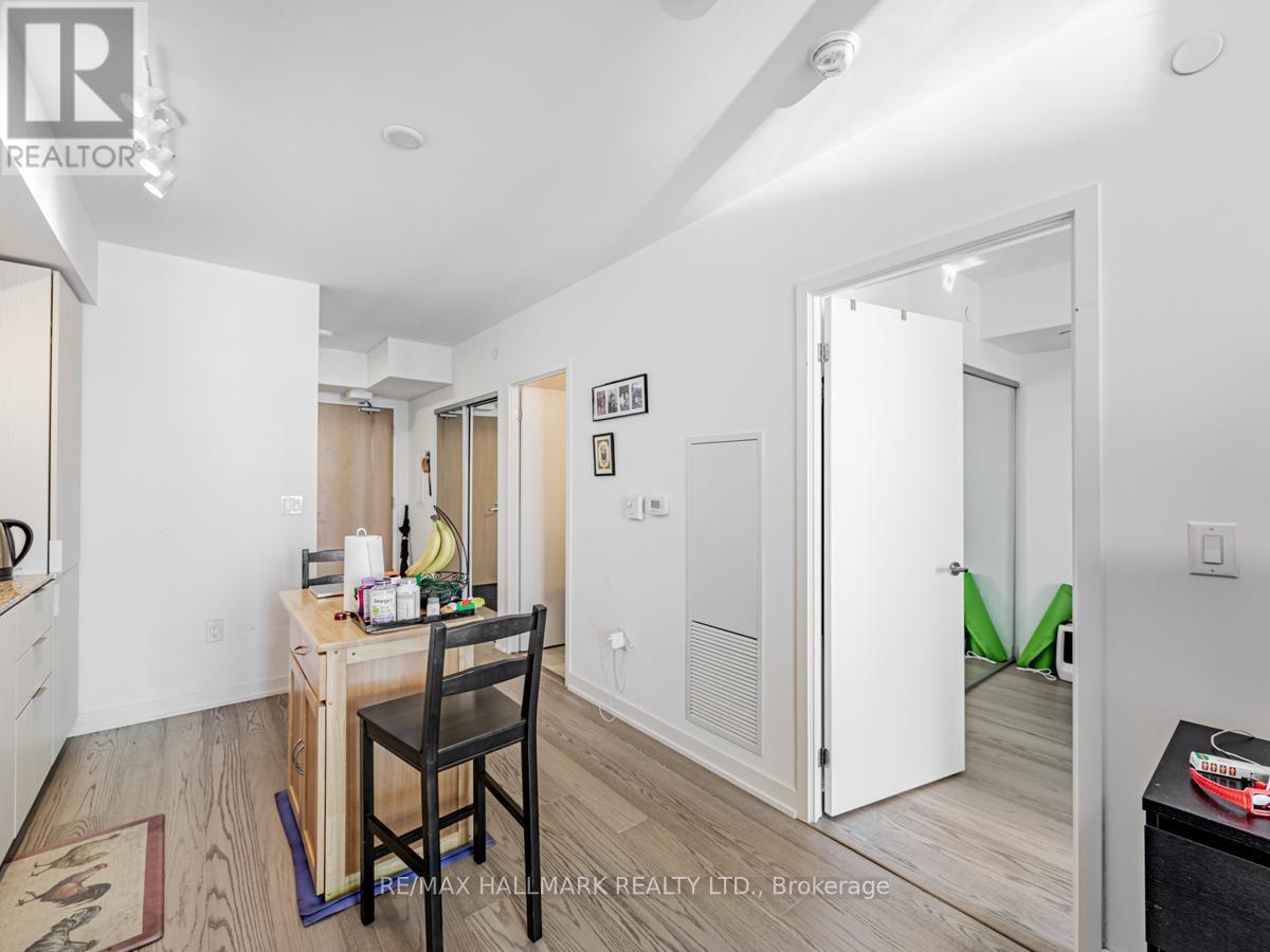 3909 - 11 Wellesley Street W, Toronto, Ontario  M4Y 0G4 - Photo 11 - C12396488