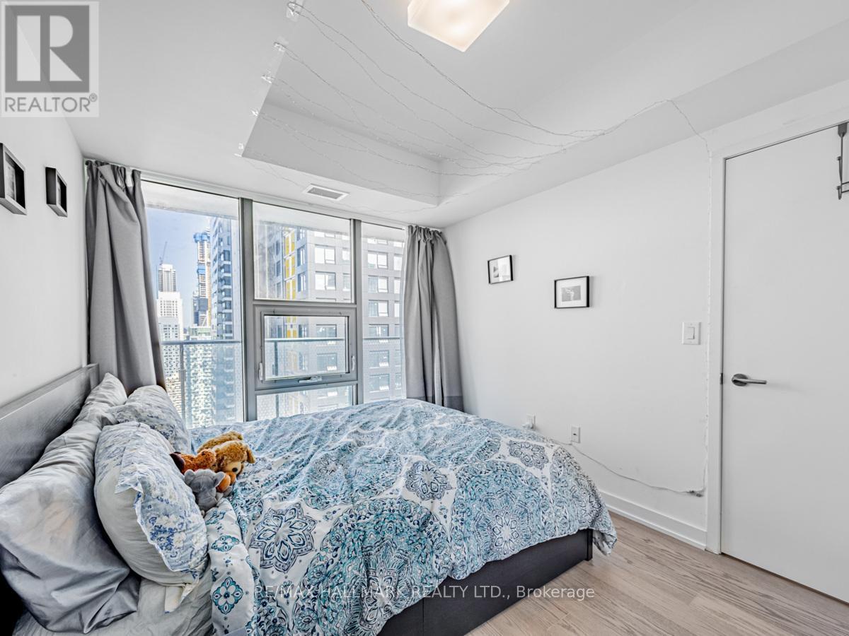 3909 - 11 Wellesley Street W, Toronto, Ontario  M4Y 0G4 - Photo 18 - C12396488