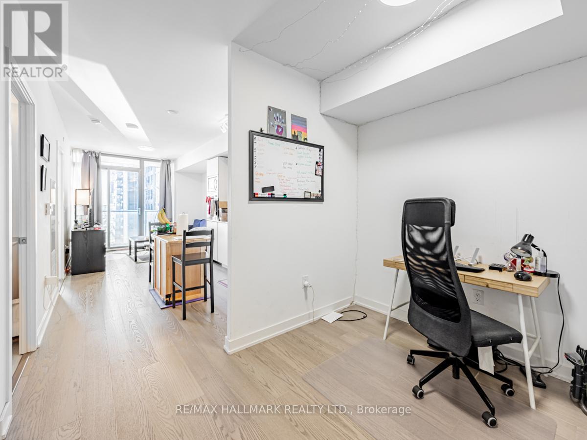 3909 - 11 Wellesley Street W, Toronto, Ontario  M4Y 0G4 - Photo 19 - C12396488