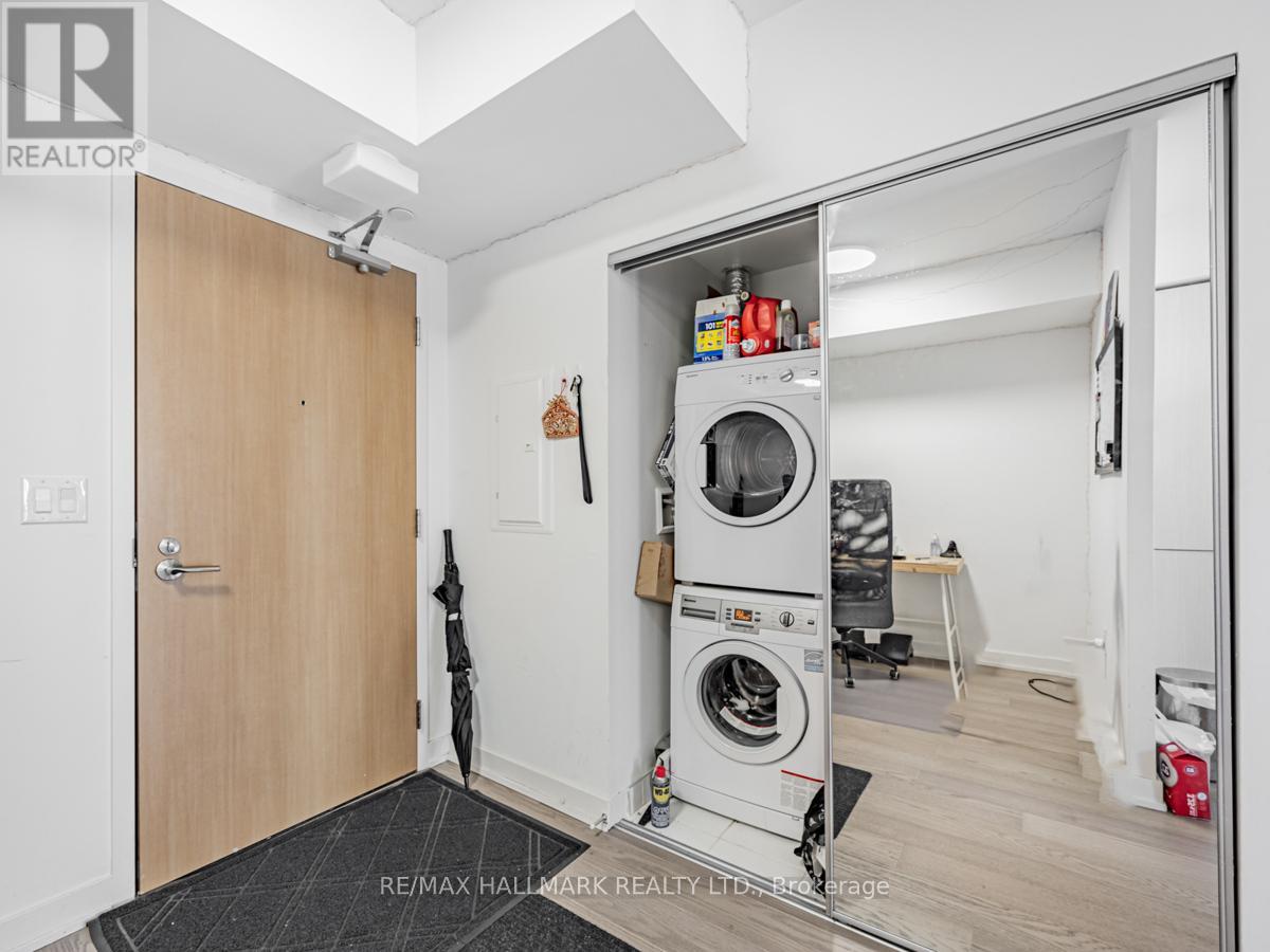 3909 - 11 Wellesley Street W, Toronto, Ontario  M4Y 0G4 - Photo 21 - C12396488