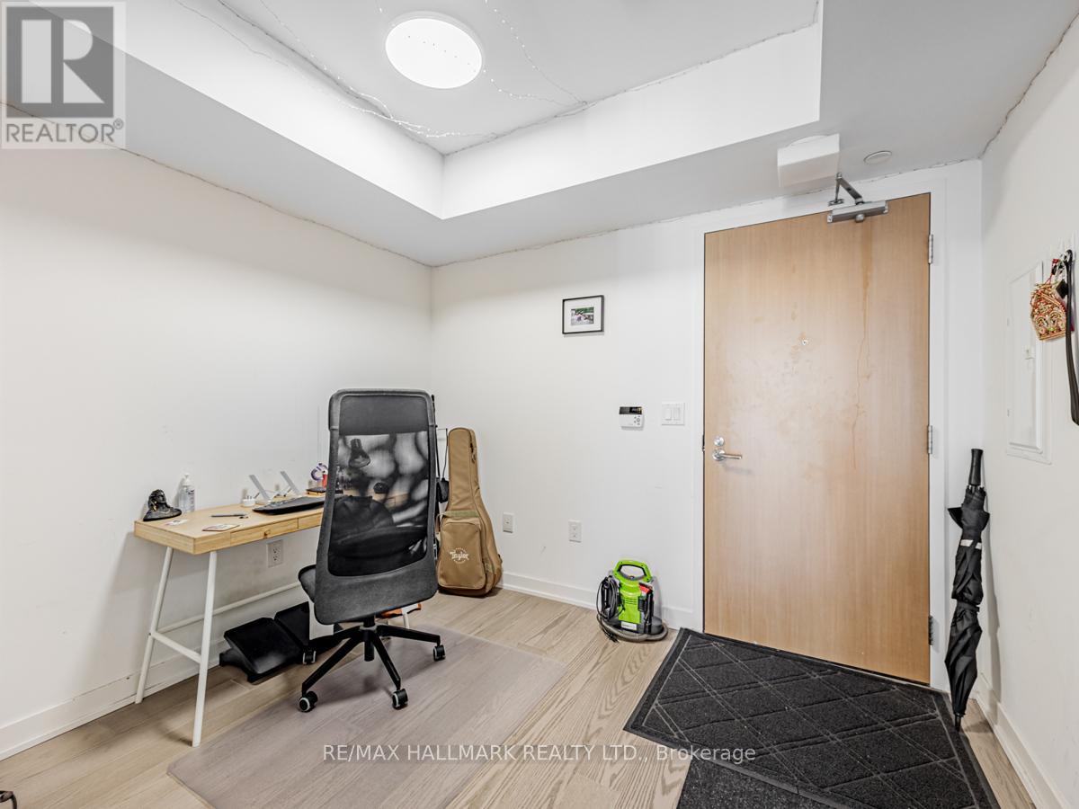 3909 - 11 Wellesley Street W, Toronto, Ontario  M4Y 0G4 - Photo 4 - C12396488
