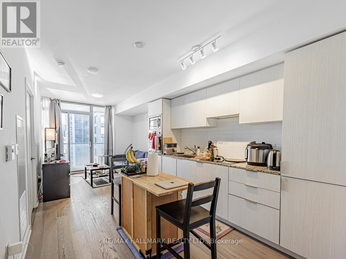 3909 - 11 Wellesley Street W, Toronto, Ontario  M4Y 0G4 - Photo 7 - C12396488