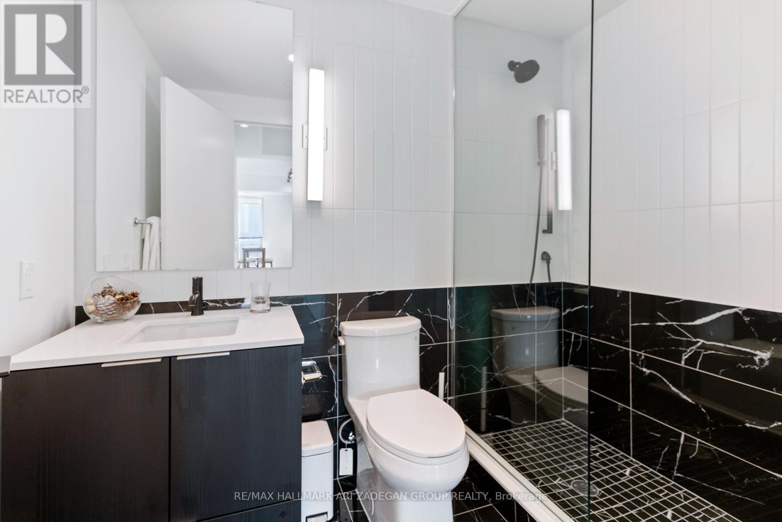 4003 - 327 King Street W, Toronto, Ontario  M5V 0W7 - Photo 13 - C12396599