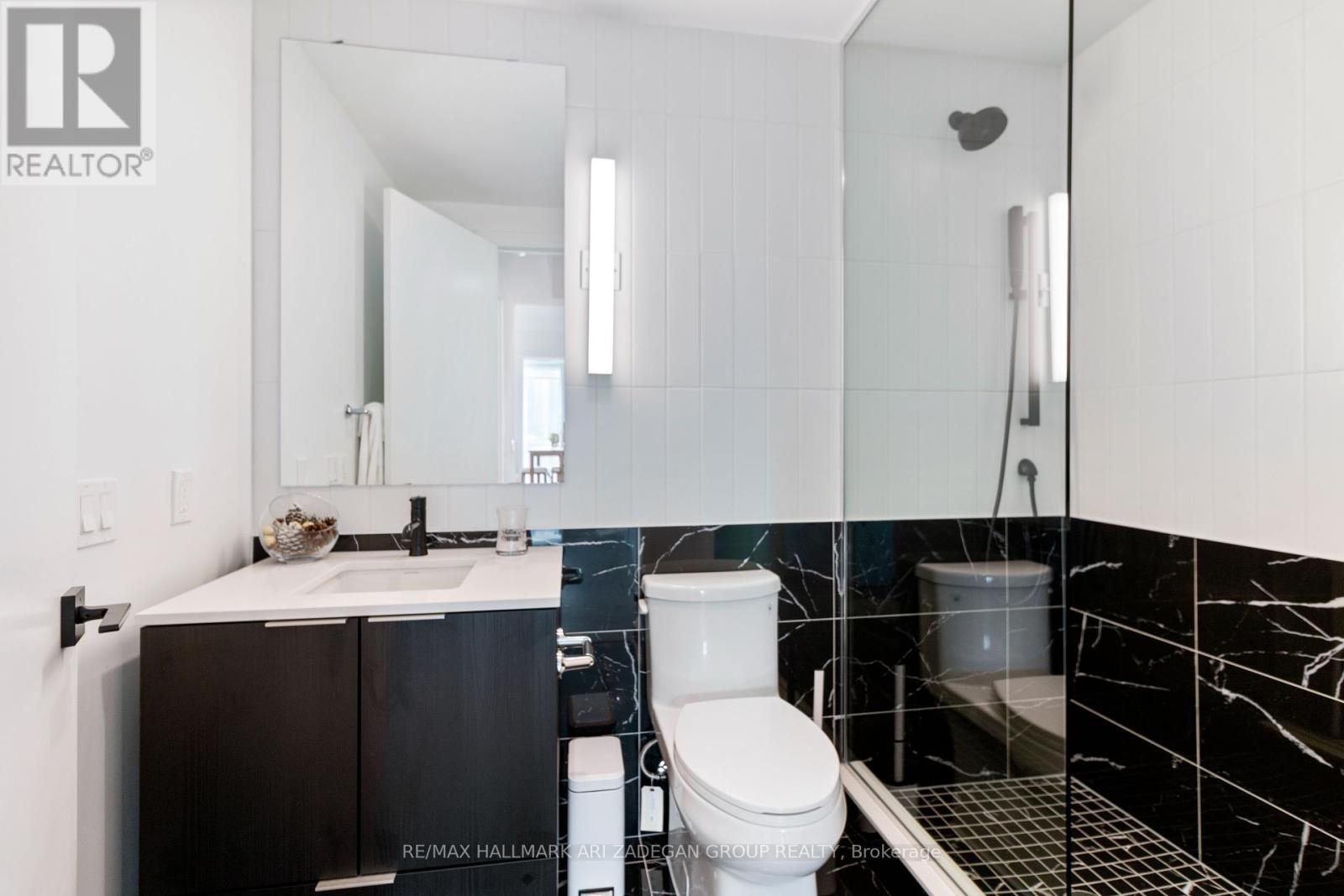 4003 - 327 King Street W, Toronto, Ontario  M5V 0W7 - Photo 14 - C12396599