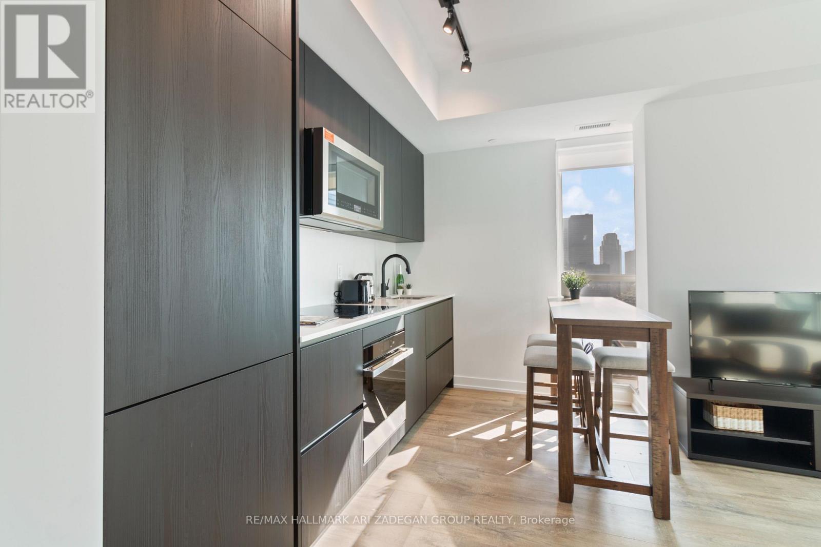 4003 - 327 King Street W, Toronto, Ontario  M5V 0W7 - Photo 16 - C12396599