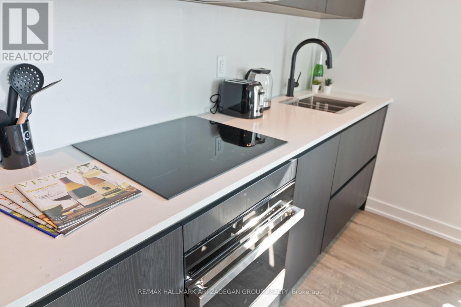 4003 - 327 King Street W, Toronto, Ontario  M5V 0W7 - Photo 17 - C12396599