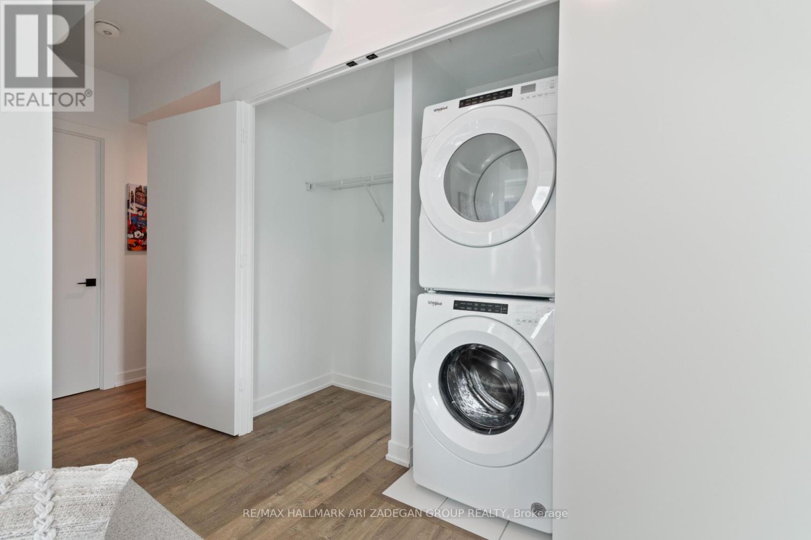 4003 - 327 King Street W, Toronto, Ontario  M5V 0W7 - Photo 3 - C12396599