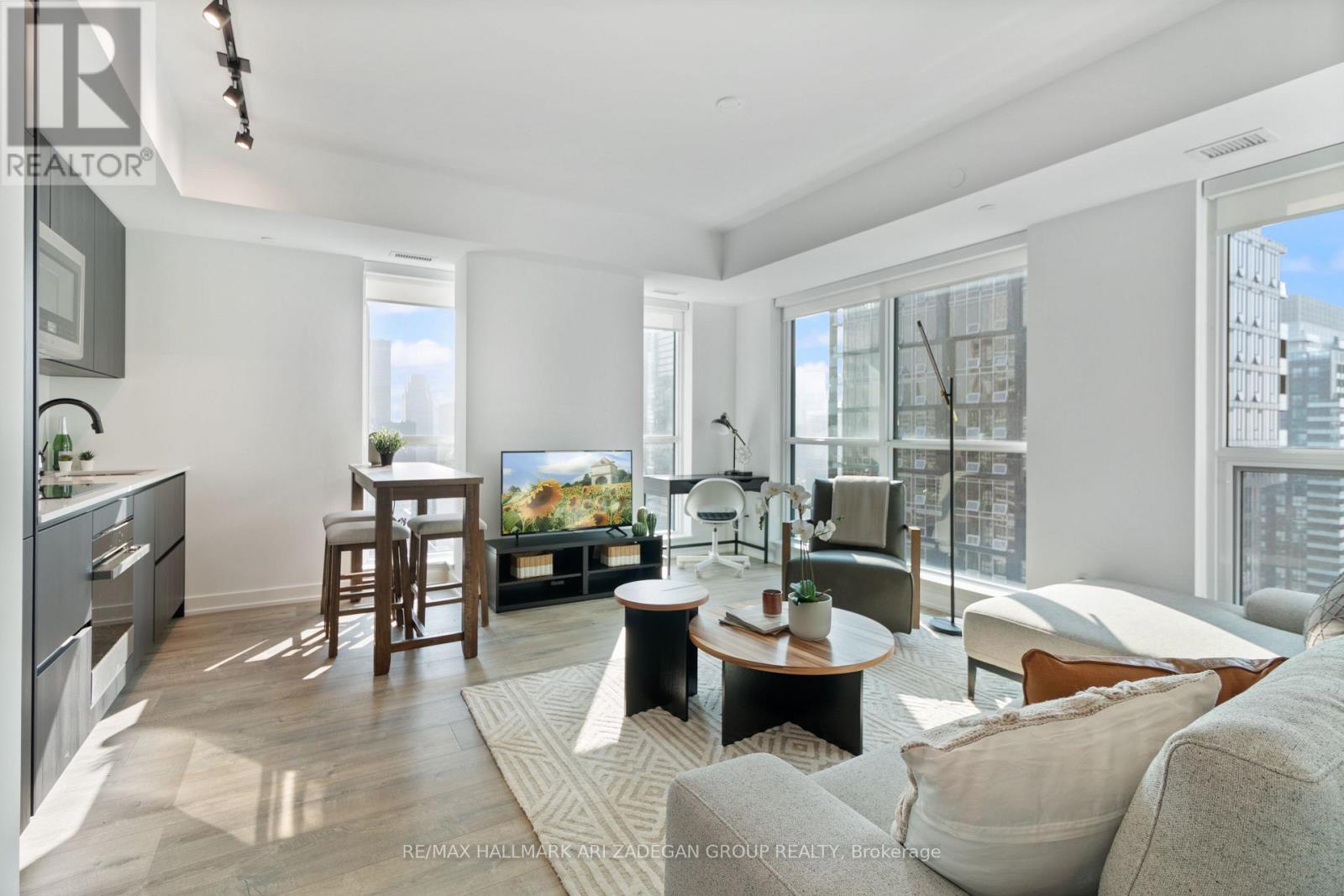 4003 - 327 King Street W, Toronto, Ontario  M5V 0W7 - Photo 7 - C12396599