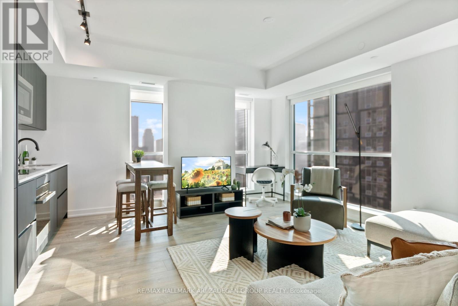 4003 - 327 King Street W, Toronto, Ontario  M5V 0W7 - Photo 8 - C12396599