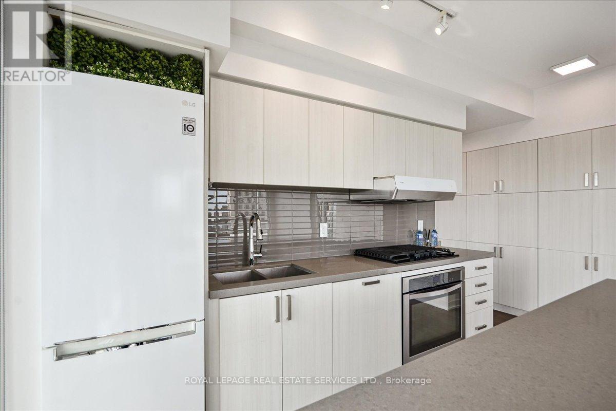 905 - 501 St Clair Avenue W, Toronto, Ontario  M5P 0A2 - Photo 7 - C12396641