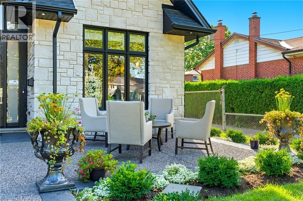 Property at 1048 DOVERCOURT Avenue image 3